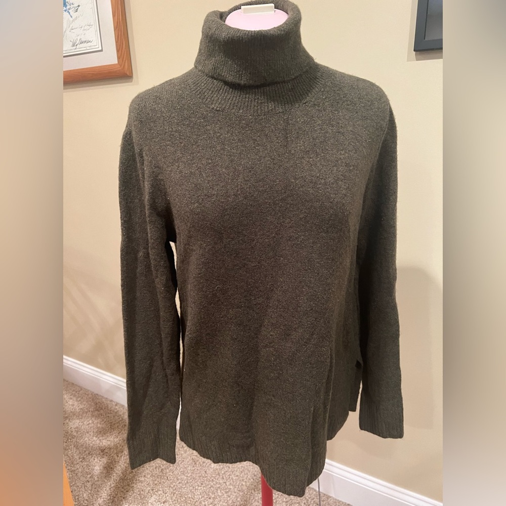 Jcrew Women’s Army Green Sweater